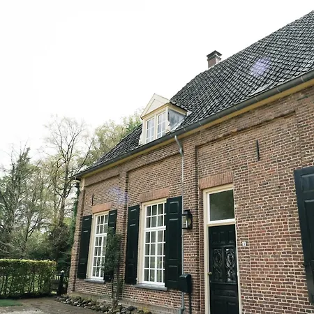 Landgoed Slangenburg - Kasteelhuisje 3 شقة